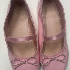 H&M pink, glossy, bubble gum ballet flats with elastic straps and bow